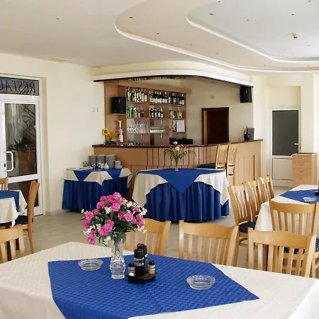 Hotel Larisa מלון 3*